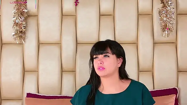 Alexa Miss online show from 12-14-25, 07:51