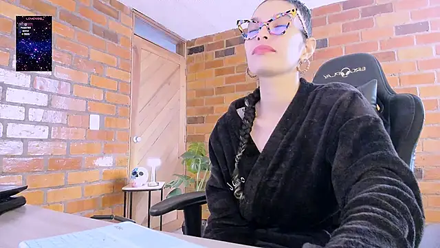 Snapshot of paulinabarnett- chatting on 01-12-25, 03:57 paulinabarnett- online show from 01-12-25, 03:57