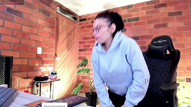 Snapshot of paulinabarnett- chatting on 10-24-25, 02:57 paulinabarnett- online show from 10-24-25, 02:57