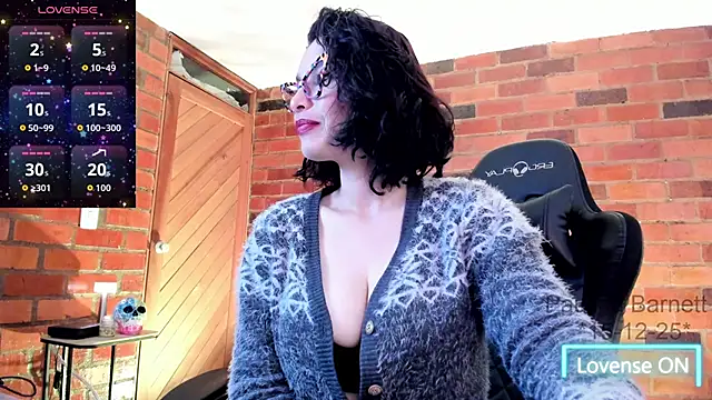 Snapshot of paulinabarnett- chatting on 12-15-25, 05:01 paulinabarnett- online show from 12-15-25, 05:01