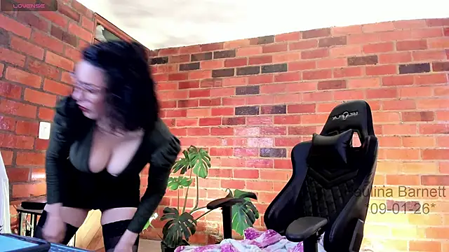 Snapshot of paulinabarnett- chatting on 01-10-26, 05:37 paulinabarnett- online show from 01-10-26, 05:37