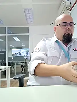 Snapshot of SoloHernan chatting on 12-18-24, 10:46 SoloHernan online show from 12-18-24, 10:46