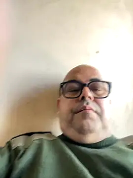 Snapshot of SoloHernan chatting on 10-30-25, 04:30 SoloHernan online show from 10-30-25, 04:30