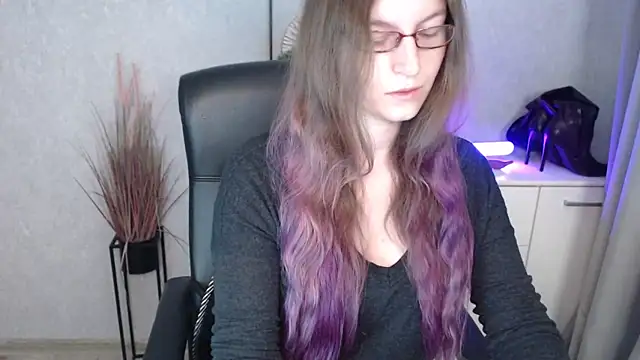 emmaxDelight online show from 10-30-25, 06:37