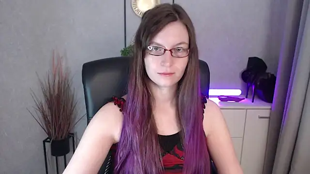 emmaxDelight online show from 11-28-25, 06:27