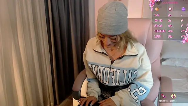 Snapshot of zoe_jones13 chatting on 02-18-25, 03:21 zoe jones13 online show from 02-18-25, 03:21