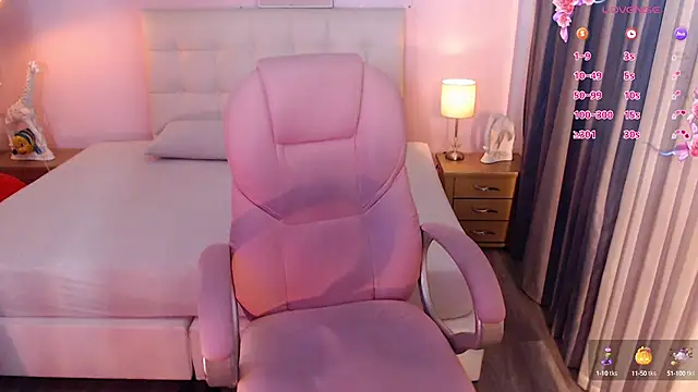 Snapshot of zoe_jones13 chatting on 02-22-25, 06:28 zoe jones13 online show from 02-22-25, 06:28