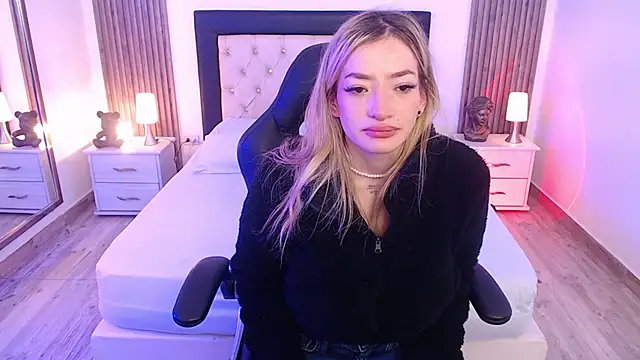 Snapshot of zoe_jones13 chatting on 10-11-25, 03:17 zoe jones13 online show from 10-11-25, 03:17