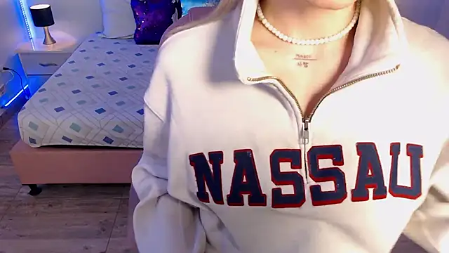 Snapshot of zoe_jones13 chatting on 02-20-26, 03:36 zoe jones13 online show from 02-20-26, 03:36