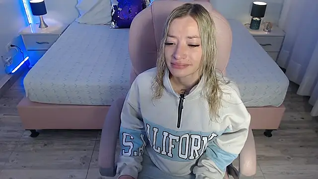 Snapshot of zoe_jones13 chatting on 02-24-26, 03:37 zoe jones13 online show from 02-24-26, 03:37