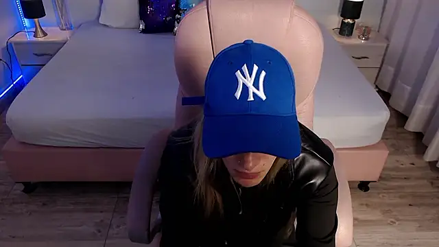 Snapshot of zoe_jones13 chatting on 03-05-26, 03:13 zoe jones13 online show from 03-05-26, 03:13