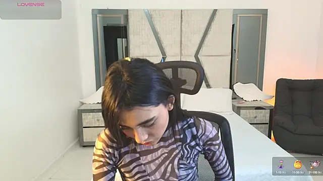 Snapshot of lilithTeen1_ chatting on 12-29-24, 02:00 lilithTeen1 online show from 12-29-24, 02:00