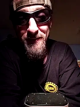 Snapshot of armdy371 chatting on 11-23-25, 07:24 armdy371 online show from 11-23-25, 07:24