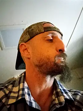 Snapshot of armdy371 chatting on 12-19-25, 02:18 armdy371 online show from 12-19-25, 02:18