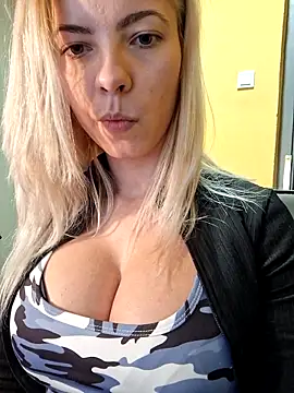 Snapshot of allinqueen chatting on 03-09-26, 08:13 allinqueen online show from 03-09-26, 08:13