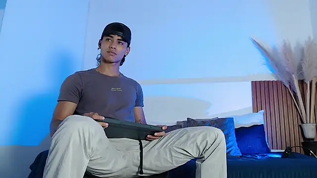 Snapshot of zander_2120 chatting on 01-25-25, 05:19 zander 2120 online show from 01-25-25, 05:19