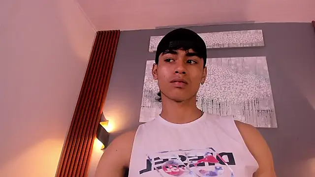 Snapshot of zander_2120 chatting on 02-12-25, 01:16 zander 2120 online show from 02-12-25, 01:16