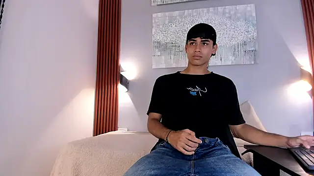 Snapshot of zander_2120 chatting on 02-20-25, 10:37 zander 2120 online show from 02-20-25, 10:37