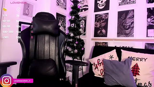 Snapshot of Lexyjoycce chatting on 12-17-25, 09:10 Lexyjoycce online show from 12-17-25, 09:10