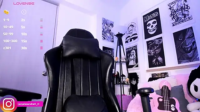 Snapshot of Lexyjoycce chatting on 02-21-26, 09:05 Lexyjoycce online show from 02-21-26, 09:05