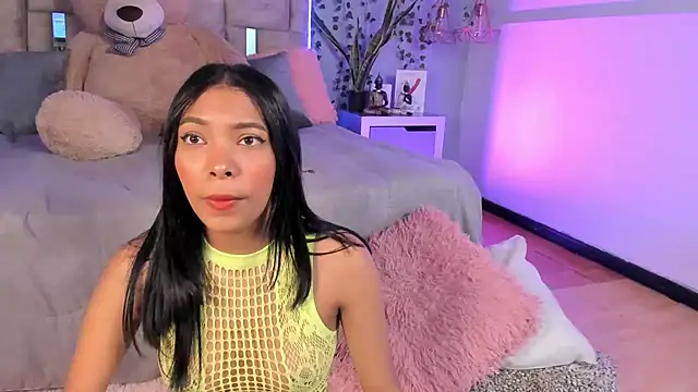 Snapshot of KarolRojas_ chatting on 01-19-25, 07:15 KarolRojas online show from 01-19-25, 07:15