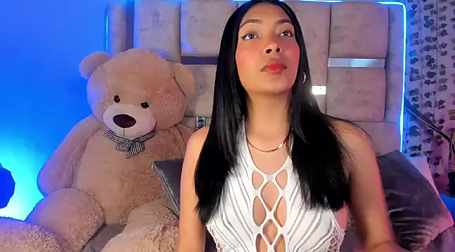 Snapshot of KarolRojas_ chatting on 02-11-25, 03:29 KarolRojas online show from 02-11-25, 03:29