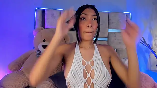 Snapshot of KarolRojas_ chatting on 03-02-25, 03:13 KarolRojas online show from 03-02-25, 03:13