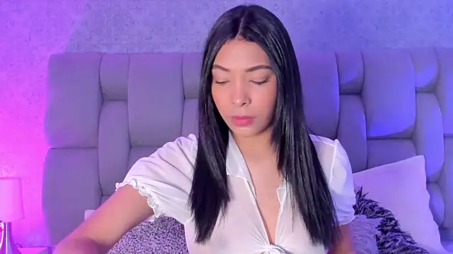 Snapshot of KarolRojas_ chatting on 09-13-25, 03:28 KarolRojas online show from 09-13-25, 03:28
