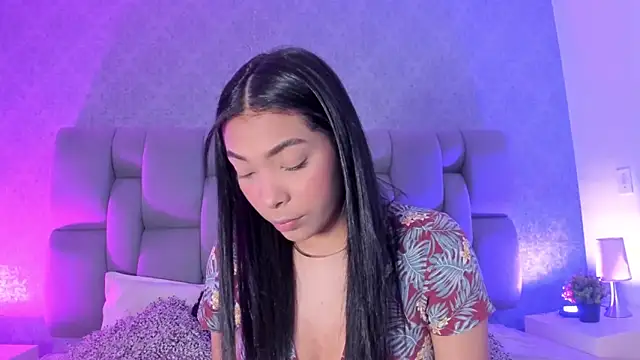 Snapshot of KarolRojas_ chatting on 10-01-25, 03:34 KarolRojas online show from 10-01-25, 03:34