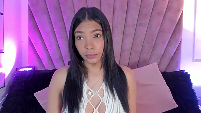 Snapshot of KarolRojas_ chatting on 10-21-25, 03:29 KarolRojas online show from 10-21-25, 03:29