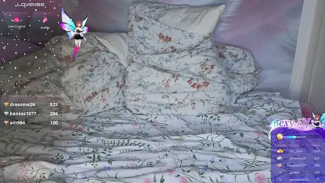 Snapshot of Coralie20_ chatting on 03-17-25, 02:01 Coralie20 online show from 03-17-25, 02:01