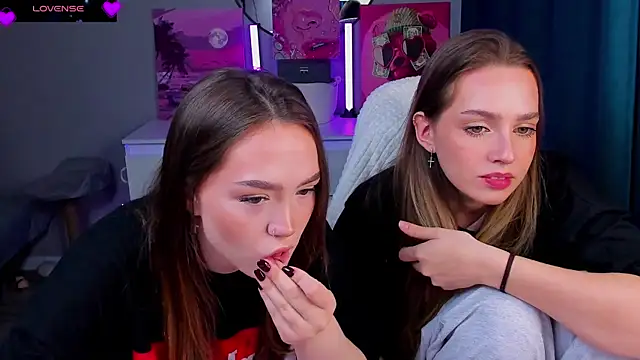 YaraKroft  online show from 04-29-26, 07:45