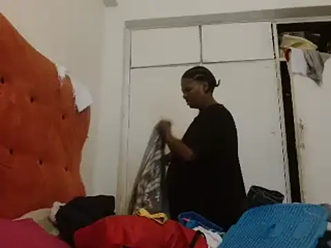 tinagiant online show from 02-18-25, 07:43