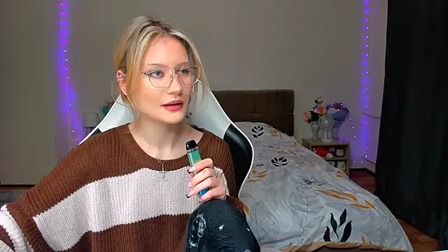 Snapshot of DearLia chatting on 09-28-25, 08:14 DearLia online show from 09-28-25, 08:14