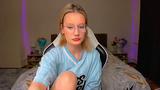 Snapshot of DearLia chatting on 09-30-25, 08:14 DearLia online show from 09-30-25, 08:14