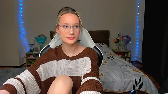 Snapshot of DearLia chatting on 10-26-25, 08:26 DearLia online show from 10-26-25, 08:26