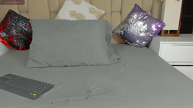 Hanna lens online show from 03-21-25, 02:40