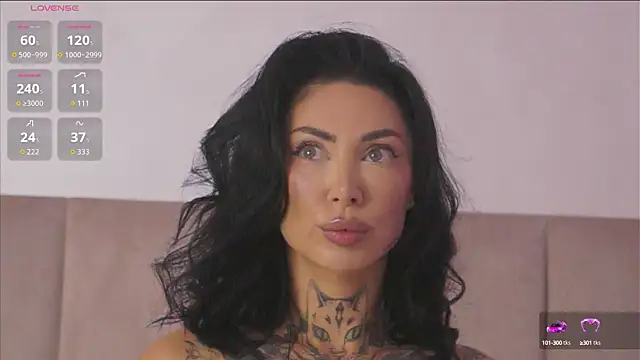 Snapshot of angelinaRae chatting on 10-19-25, 04:18 angelinaRae online show from 10-19-25, 04:18