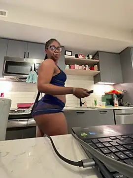 Snapshot of Naomiruty chatting on 05-25-26, 04:29 Naomiruty online show from 05-25-26, 04:29