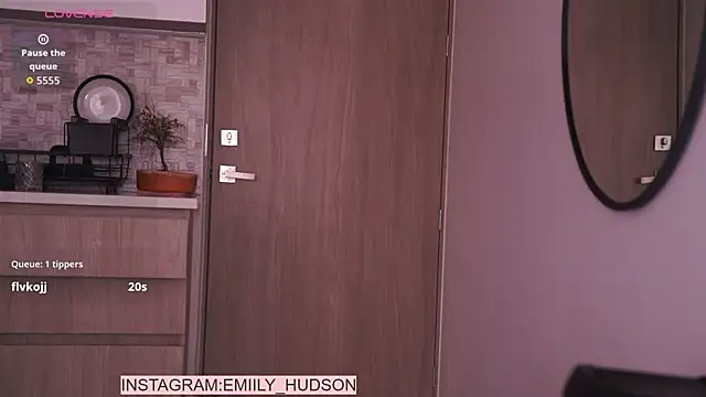 emily huddson  online show from 07-13-26, 09:39