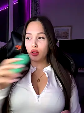 EricaWalls online show from 10-31-25, 06:42