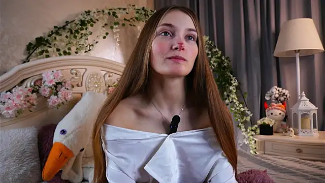 MonaEldon online show from 11-19-25, 02:22