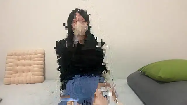 Snapshot of Mao_cute_10 chatting on 12-15-25, 04:22 Mao cute 10 online show from 12-15-25, 04:22