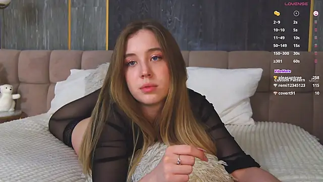 Snapshot of LoraineLuff chatting on 01-10-25, 06:06 LoraineLuff online show from 01-10-25, 06:06