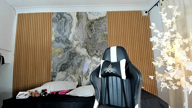 Danna topless online show from 04-25-26, 12:19