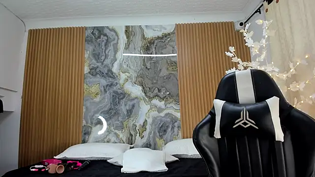 Danna topless online show from 04-27-26, 12:03