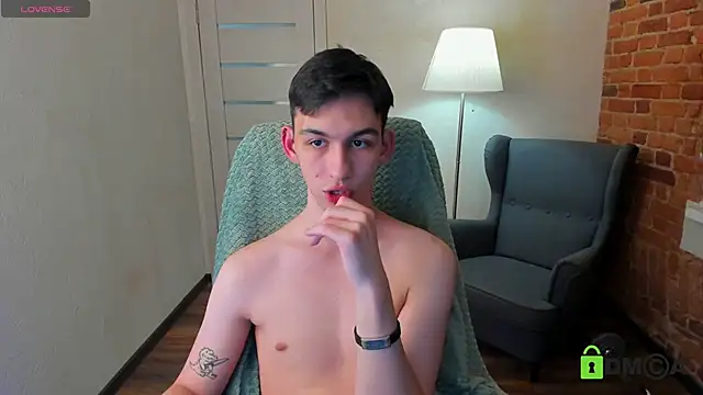 Snapshot of Ul_Tima chatting on 12-17-24, 08:43 Ul Tima online show from 12-17-24, 08:43