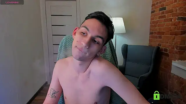 Snapshot of Ul_Tima chatting on 12-18-24, 08:25 Ul Tima online show from 12-18-24, 08:25