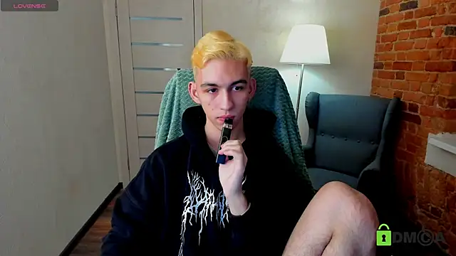 Snapshot of Ul_Tima chatting on 12-28-24, 08:36 Ul Tima online show from 12-28-24, 08:36