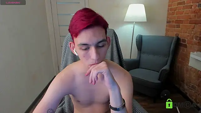 Snapshot of Ul_Tima chatting on 12-30-24, 01:15 Ul Tima online show from 12-30-24, 01:15